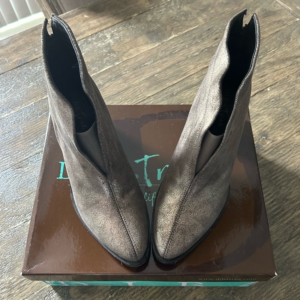Diba True Women’s Karma V Throat Metallic Ankle Booties Size 8 Great Condition - Picture 2 of 9